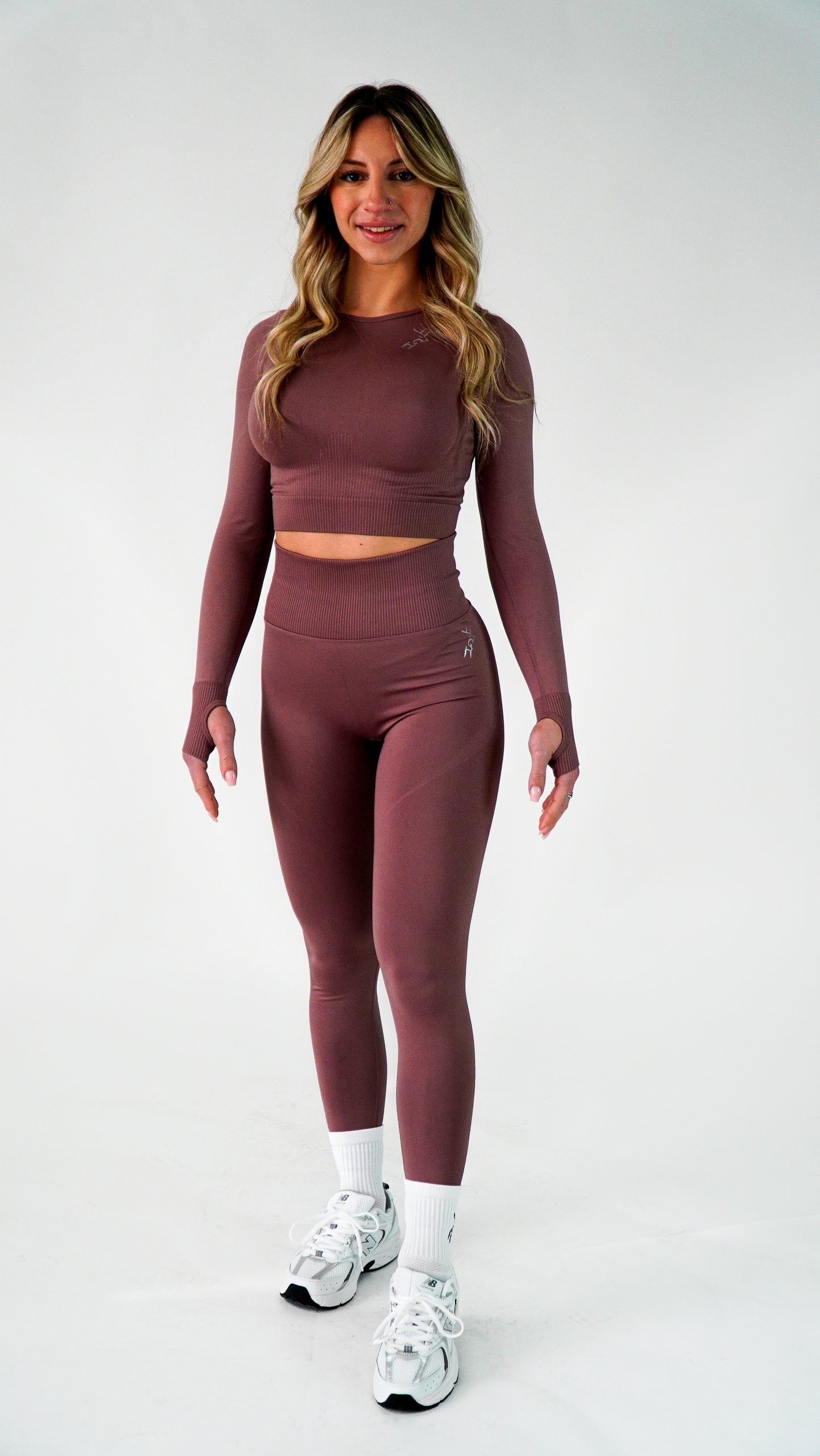 THERA SCRUNCH SEAMLESS CROP TOP LONG SLEEVE