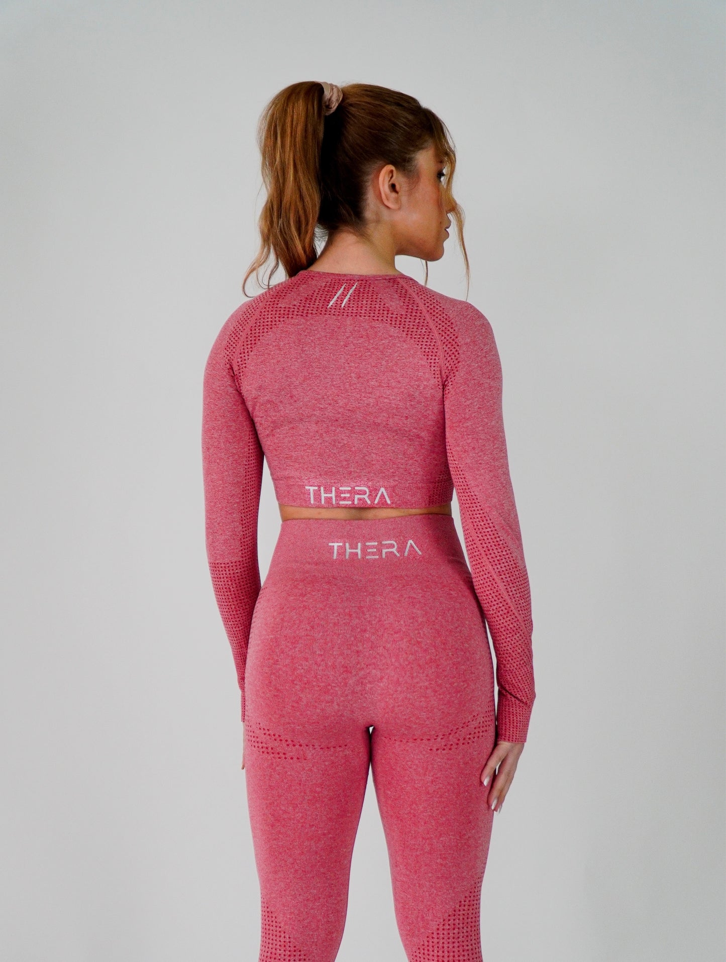 EMPOWER SEAMLESS CROP TOP LONG SLEEVE – Thera Official Store