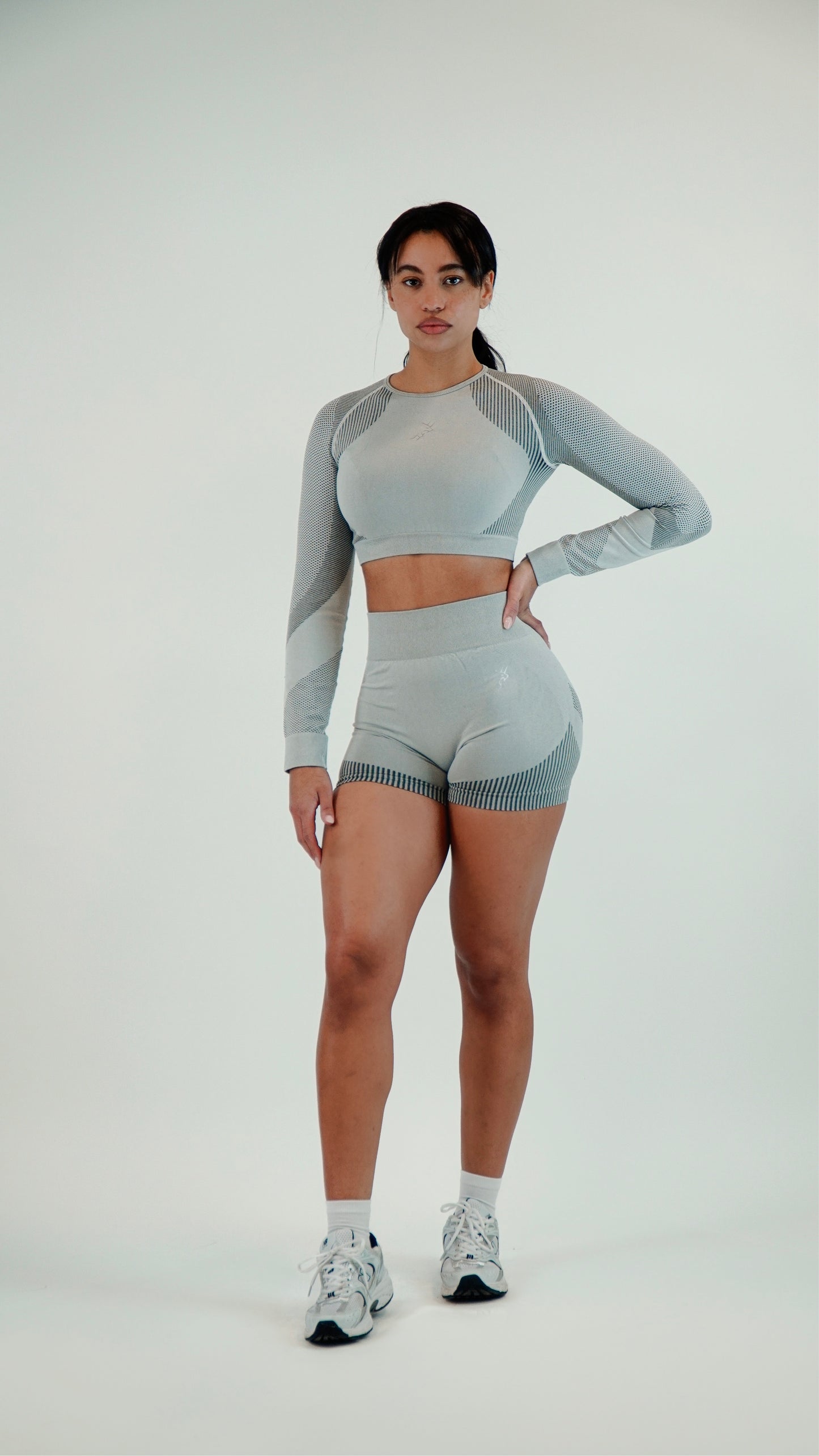 PRO SEAMLESS CROP TOP LONG SLEEVE